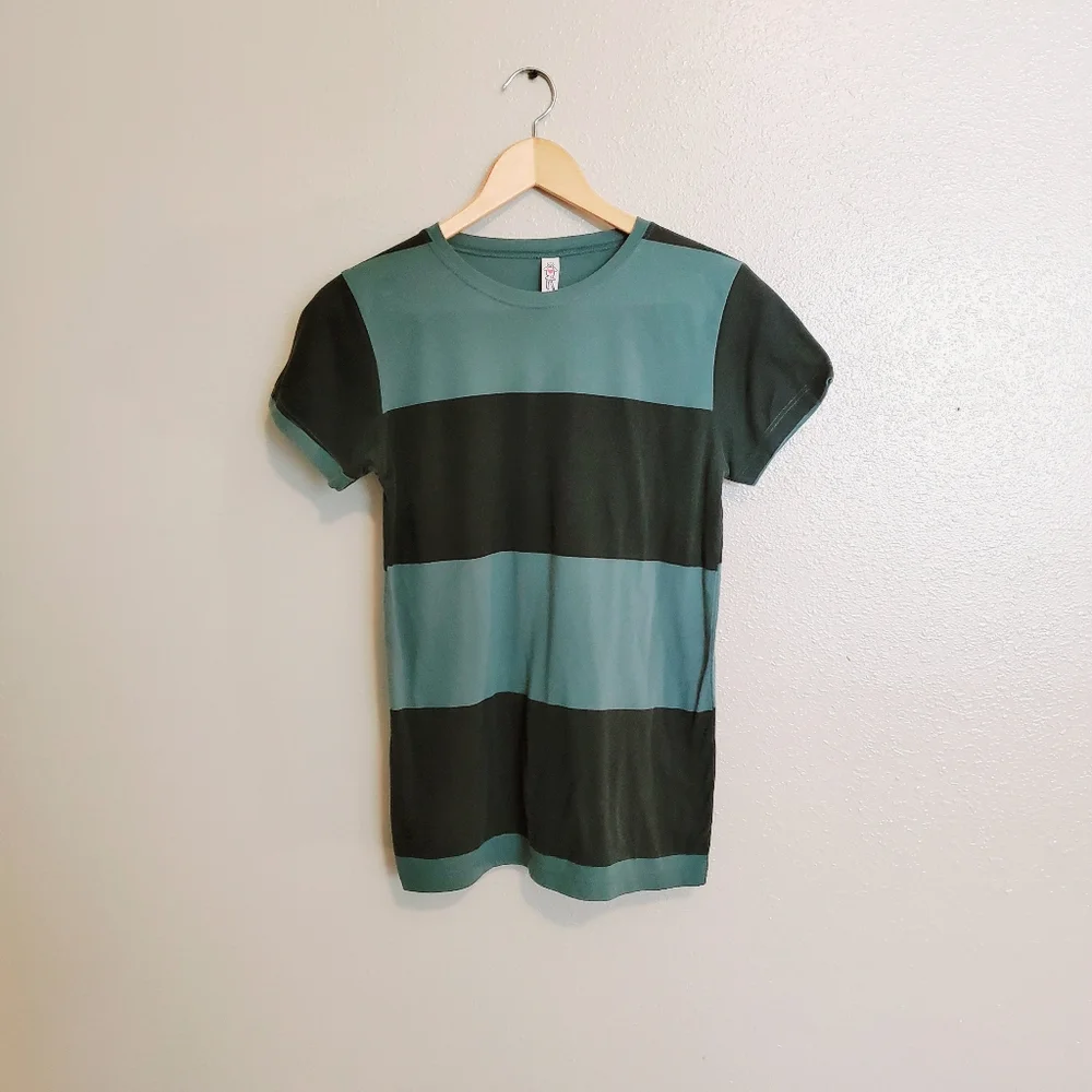 2 for $15 Colorblock tee size medium - Picture 1 of 5